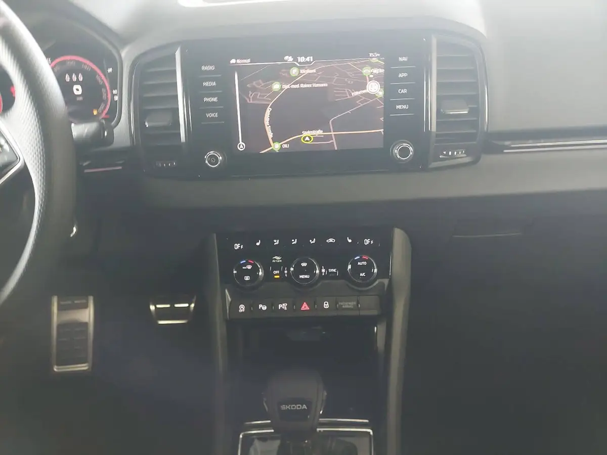 SKODA KAROQ 1.5 TSI DSG SPORTLINE NAVI LED-MATRIX PANO CANTON