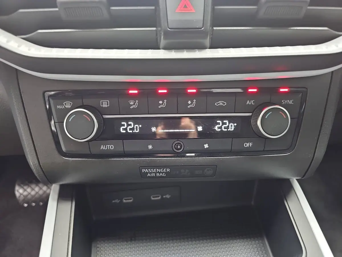SEAT ARONA 1.0 TSI DSG STYLE NAVI LED PDC LM