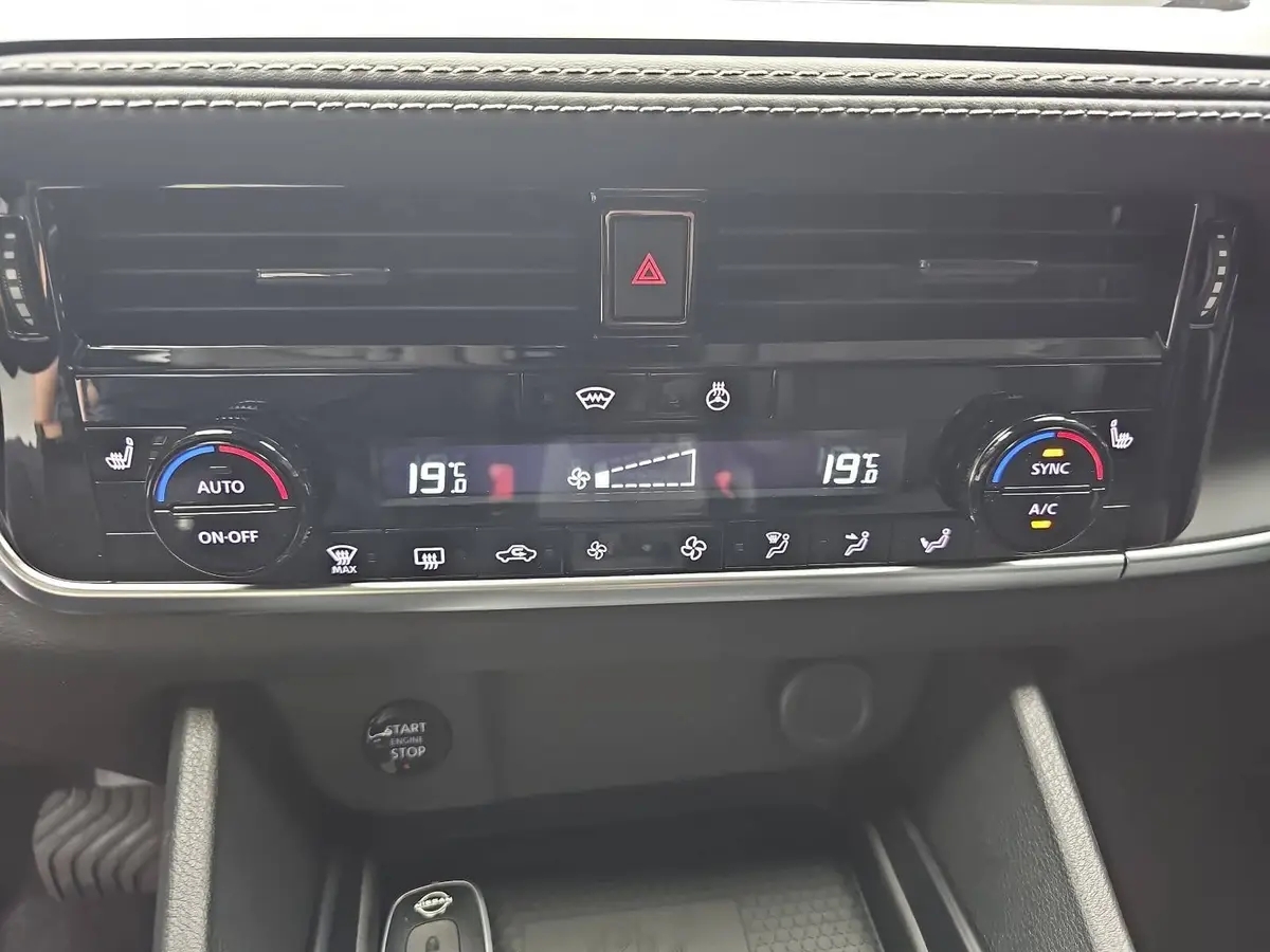 NISSAN QASHQAI 1.3 DIG-T MHEV AUTO. MJ27 N-CONNECTA WINTER EL-HECKKLAPPE PANO