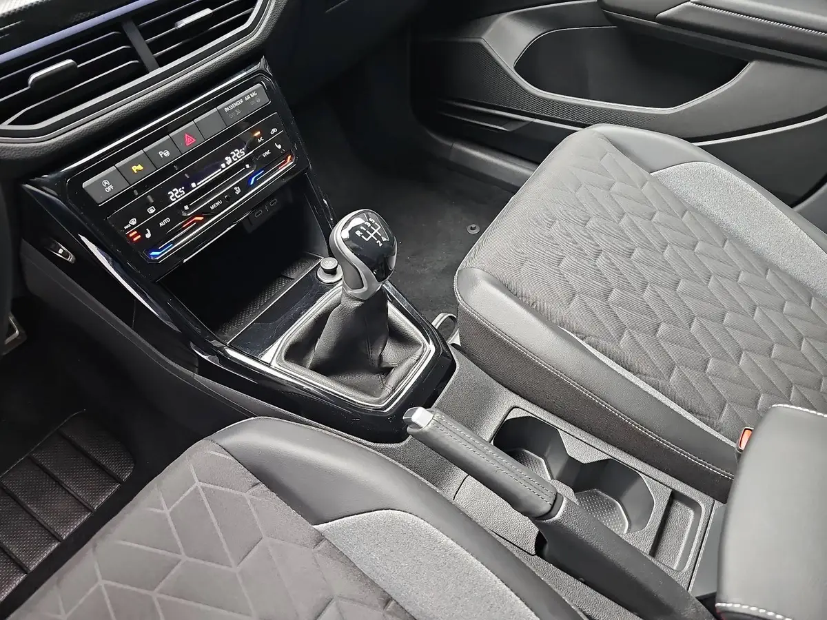 VW T-CROSS 1.0 TSI GOAL NAVI LED KLIMAAUTO ACC P-ASSIST WINTE