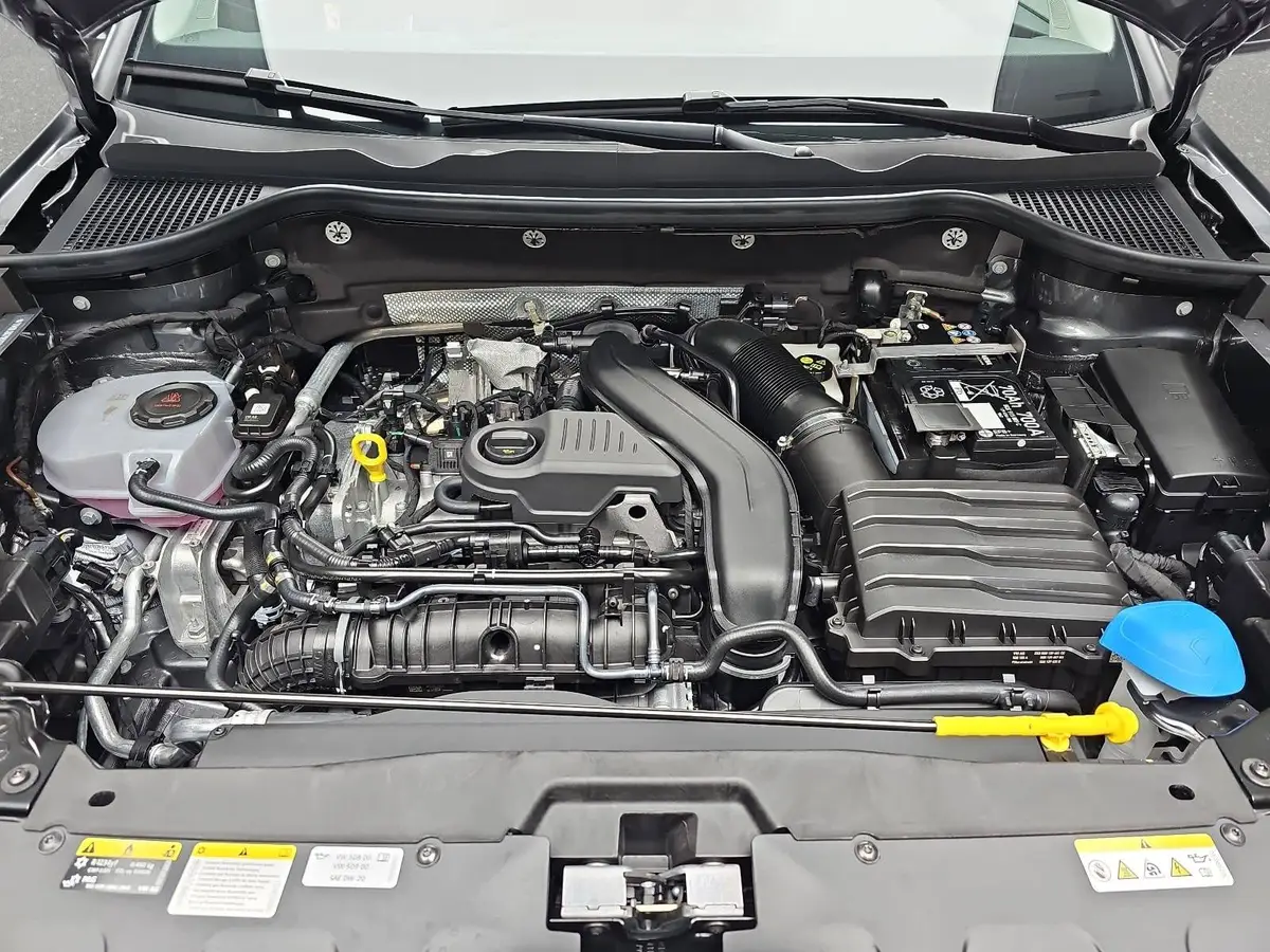 SKODA KAROQ 1.5 TSI DSG SELECTION NAVI LED ACC WINTER KAMERA A