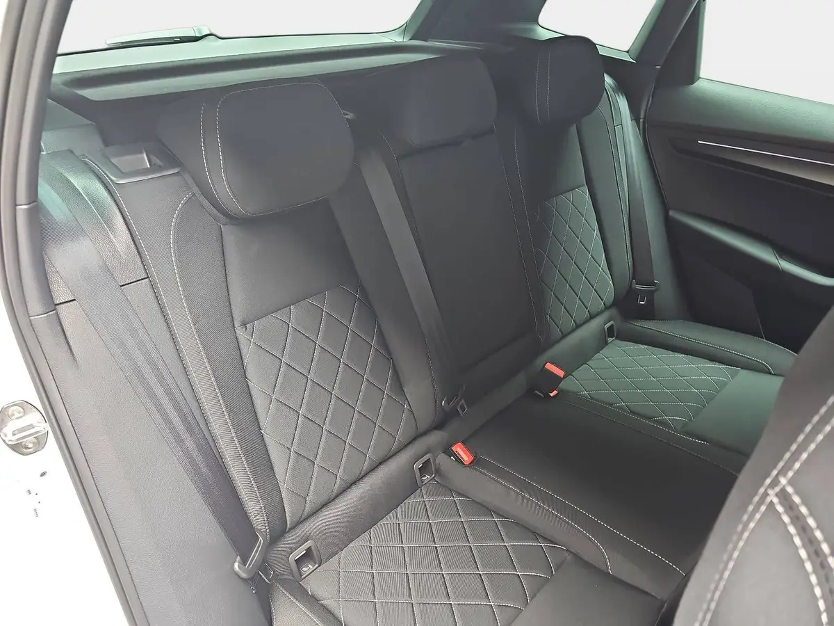 SKODA KAROQ 1.5 TSI DSG SPORTLINE NAVI LED-MATRIX PANO CANTON