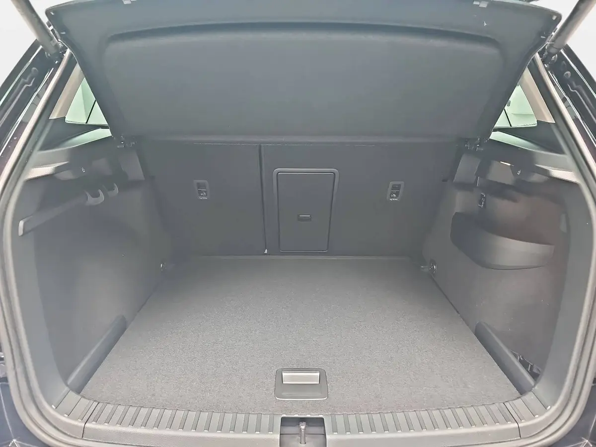 SKODA KAROQ 1.5 TSI DSG SELECTION LED ACC AHK