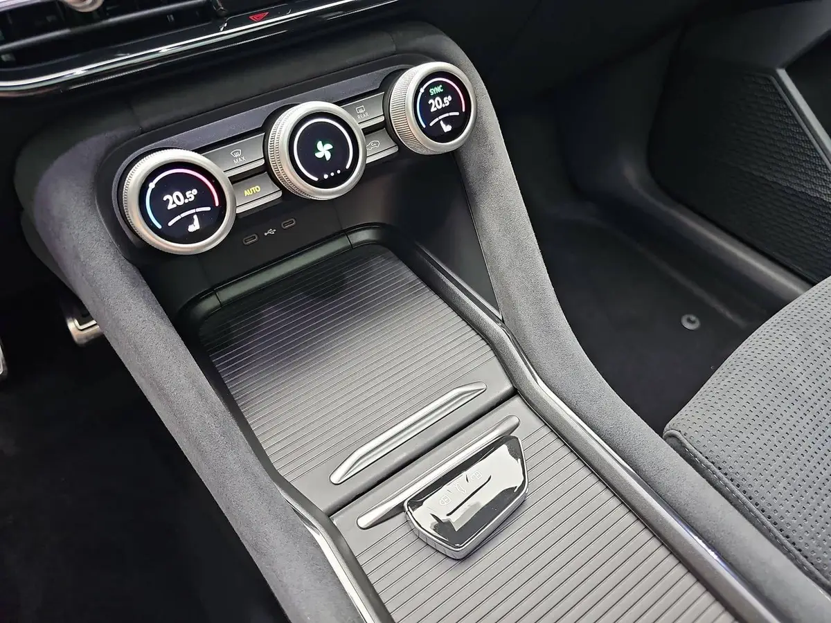 SKODA KODIAQ 2.0 TDI DSG SPORTLINE 4X4 PANO AHK