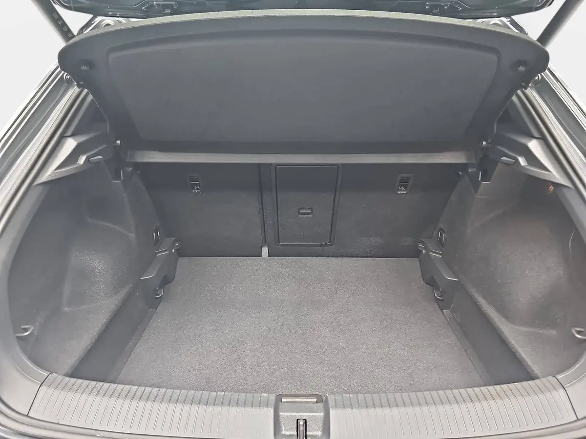 VW T-ROC 1.5 TSI DSG R-LINE NAVI LED-PLUS LM18