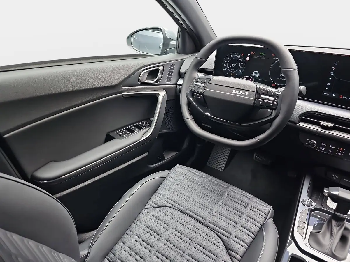 KIA XCEED 1.6 T-GDI 180 DCT SPIRIT MJ27 SOUND SITZ ADVANCED GLASDACH