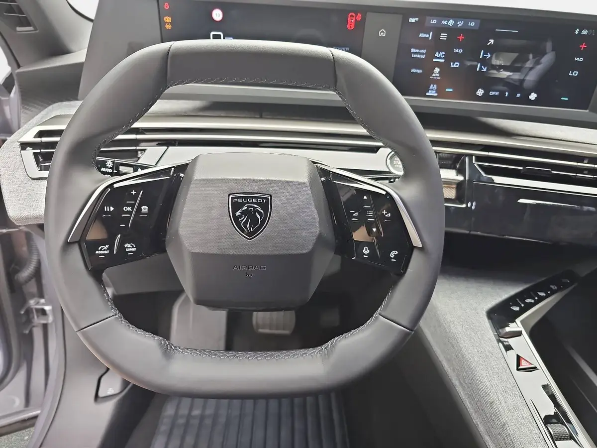 PEUGEOT 5008 1.2 HYBRID 145 E-DSC6 ALLURE KLIMA LED 7-S DAB 360