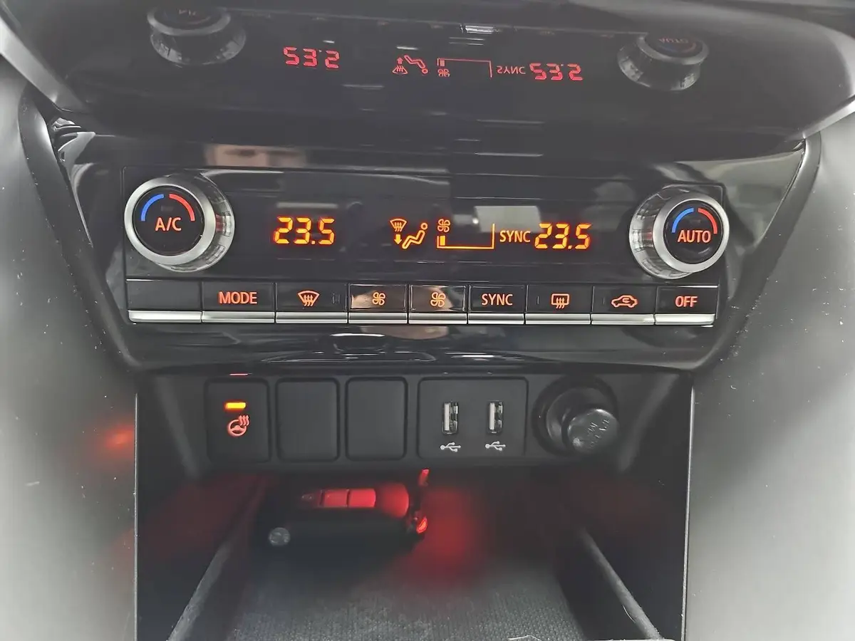 MITSUBISHI ECLIPSE CROSS 2.4 MIVEC PHEV CVT SELECT NAVI LED STANDH. 360° LM