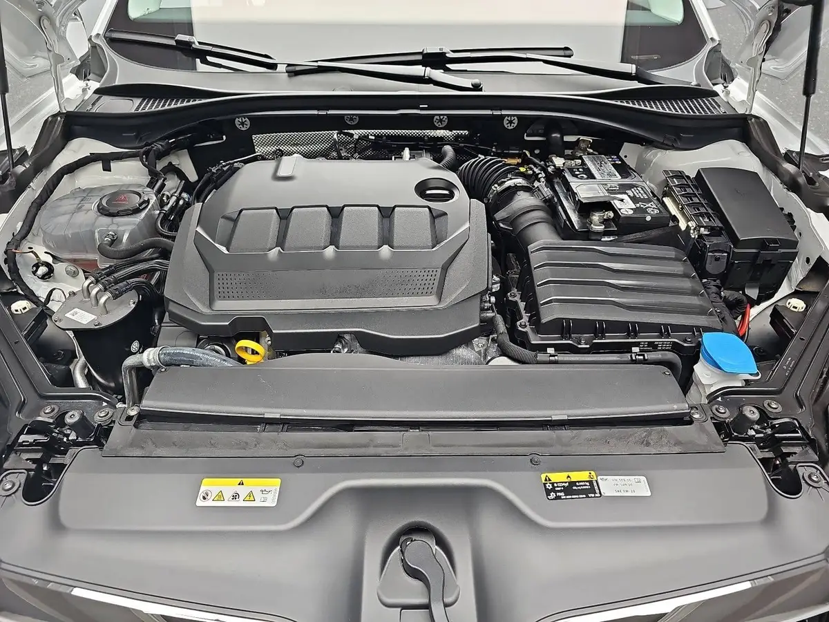 SKODA SUPERB COMBI 2.0 TDI DSG STYLE NAVI LED LM