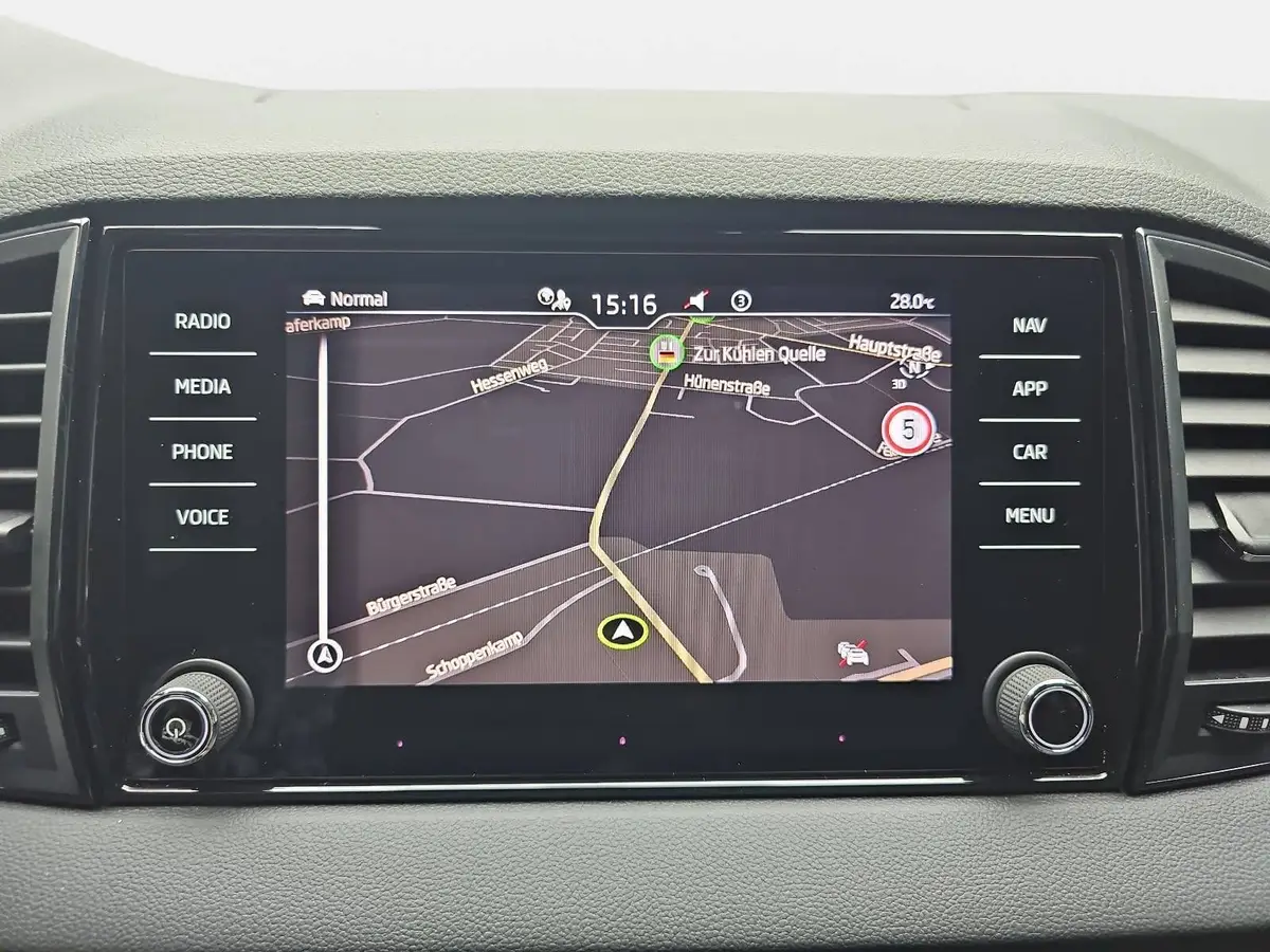 SKODA KAROQ 1.5 TSI DSG SPORTLINE NAVI LED-MATRIX PANO CANTON