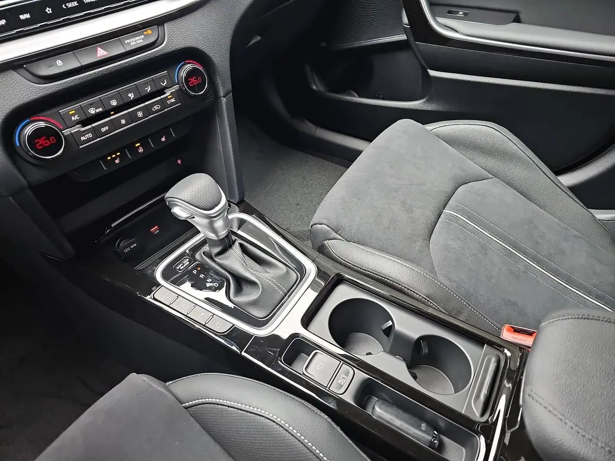 KIA XCEED 1.6 T-GDI 180 DCT GT-LINE MJ26 LEDER GLASDACH