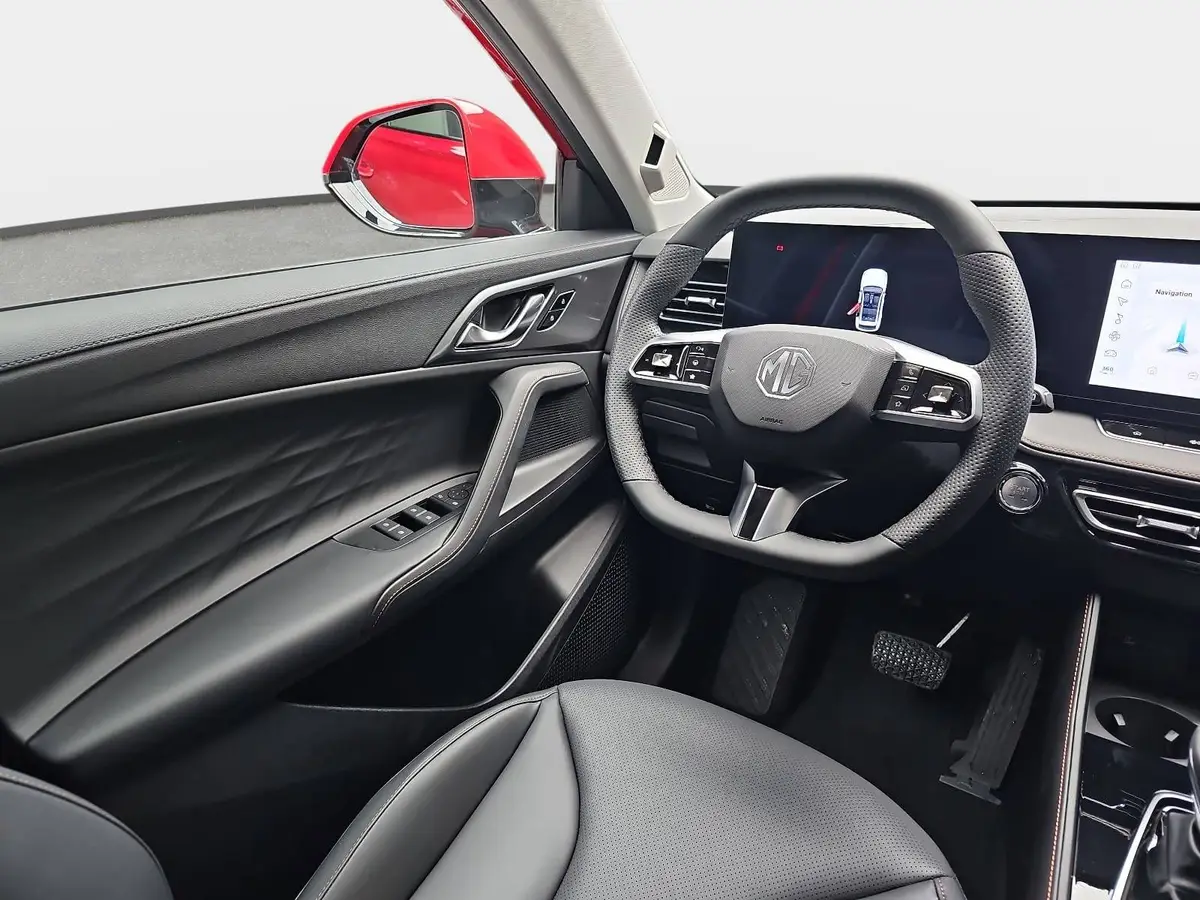 MG HS 1.5 HYBRID+ MY25.5 LUXURY LEDER 360-GRAD-KAMERA 19-ZOLL-LM