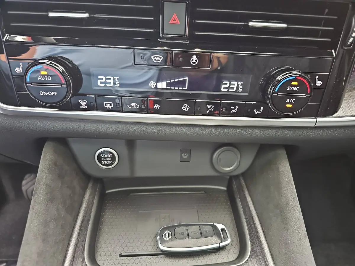 NISSAN QASHQAI 1.3 DIG-T MHEV X-TRONIC TEKNA+ 2WD NAVI LED LEDER 