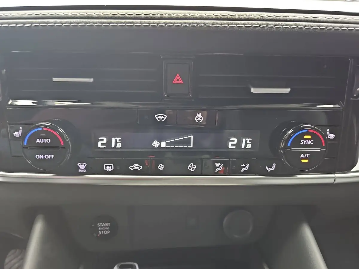 NISSAN QASHQAI 1.3 DIG-T XTRONIC N-CONNECTA PANO WINTER