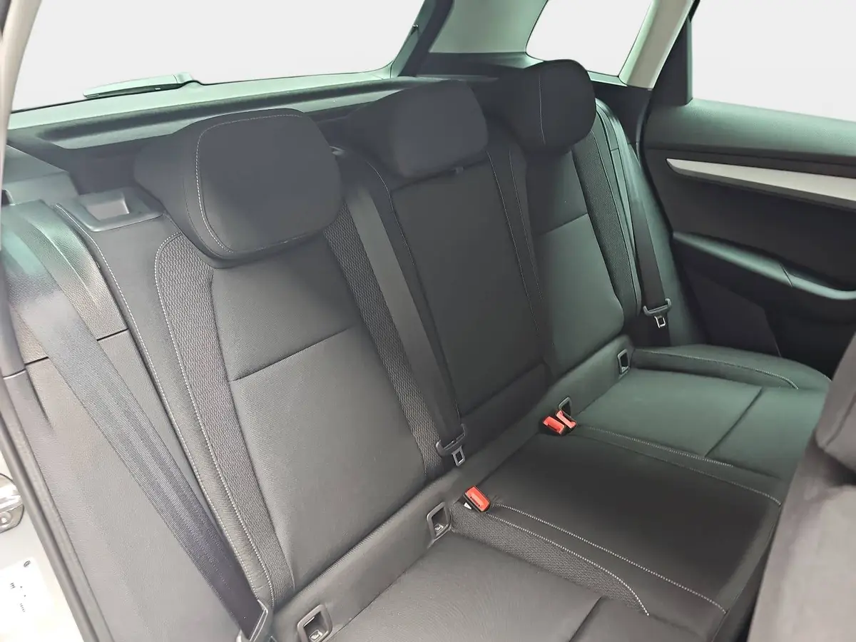SKODA KAROQ 2.0 TDI DSG DRIVE NAVI LED AHK LM