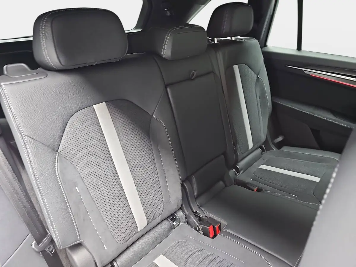 SKODA KODIAQ 2.0 TDI DSG SPORTLINE 4X4 NAVI LED ACC PANO 7S AHK