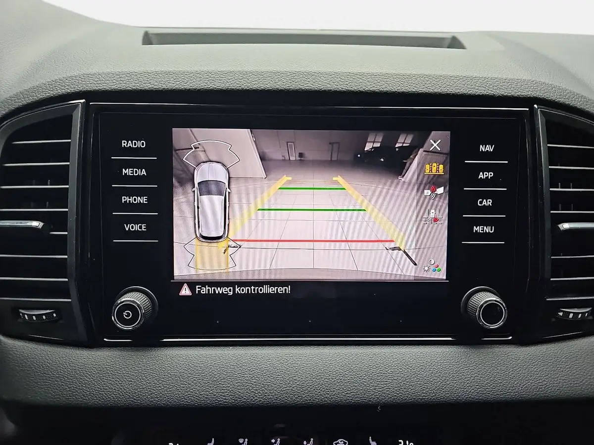 SKODA KAROQ 1.5 TSI DSG SELECTION LED ACC AHK