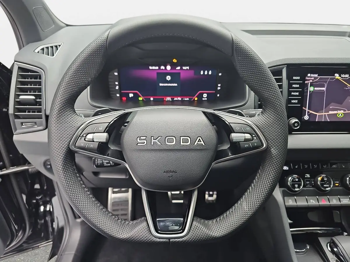 SKODA KAROQ 2.0 TDI DSG SPORTLINE DCC ACC PANO