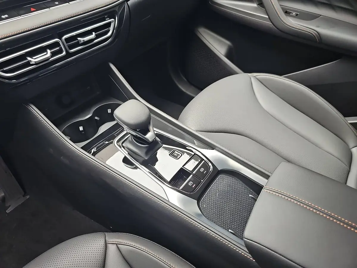 MG HS 1.5 HYBRID+ MY25.5 LUXURY LEDER 360-GRAD-KAMERA 19-ZOLL-LM