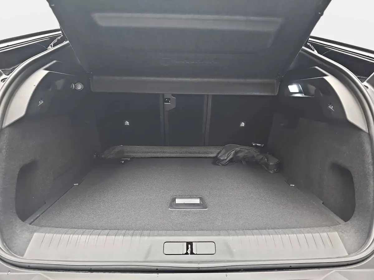 PEUGEOT 3008 1.2 HYBRID 145 E-DSC6 ALLURE LED DAB WINTER AHK LM