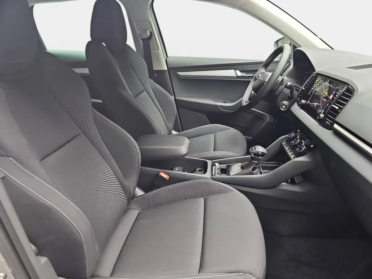 SKODA KAROQ 1.5 TSI DSG SELECTION LED ACC AHK