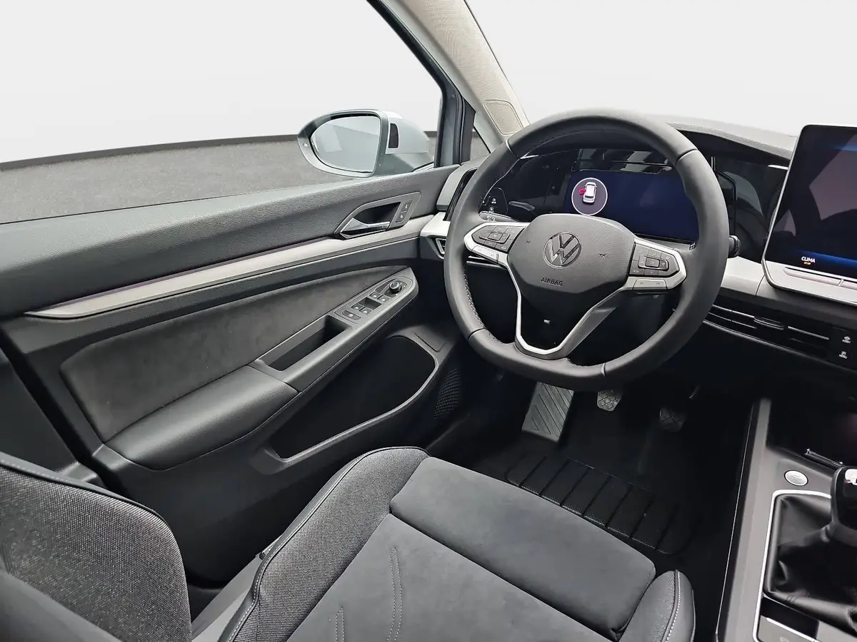 VW GOLF VIII 1.5 TSI LIFE LED ACC KAMERA AHK LM17