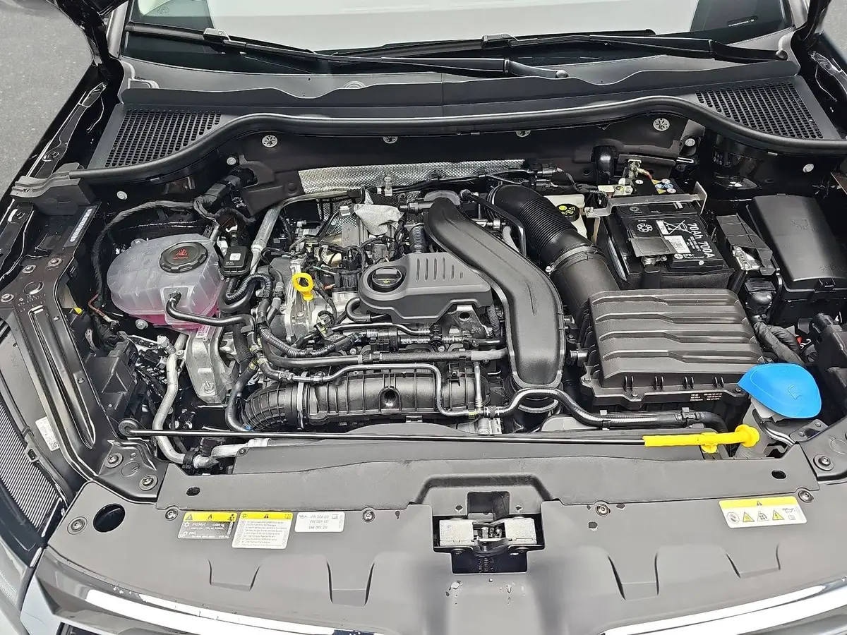 SKODA KAROQ 1.5 TSI DSG SELECTION LED ACC AHK