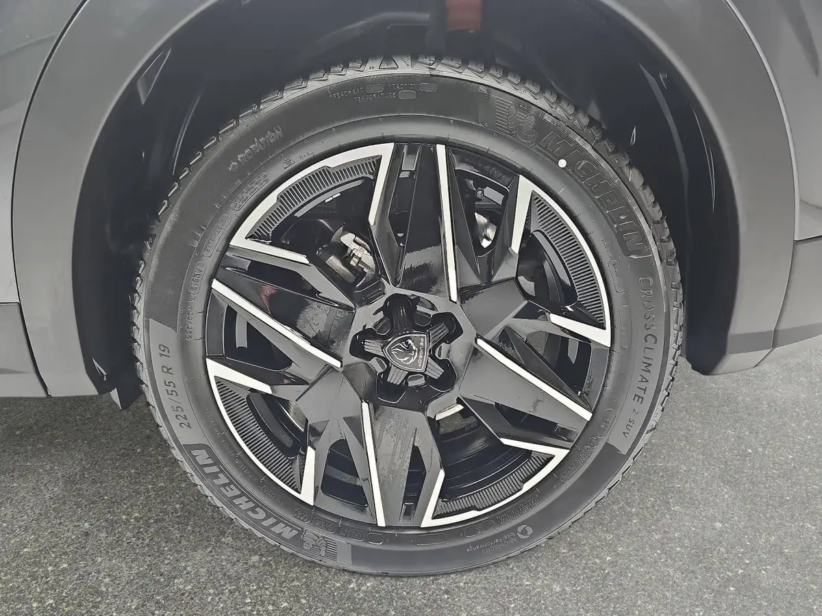 PEUGEOT 3008 1.2 HYBRID 145 E-DSC6 ALLURE LED WINTER AHK LM