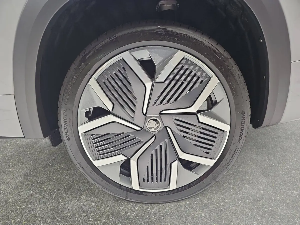SKODA KODIAQ 1.5 TSI DSG IV PHEV SPORTLINE AHK PANO LM