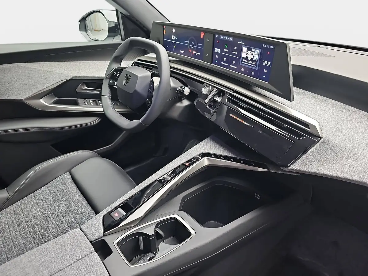 PEUGEOT 5008 1.2 HYBRID 145 E-DSC6 ALLURE KLIMA LED 7-S DAB 360