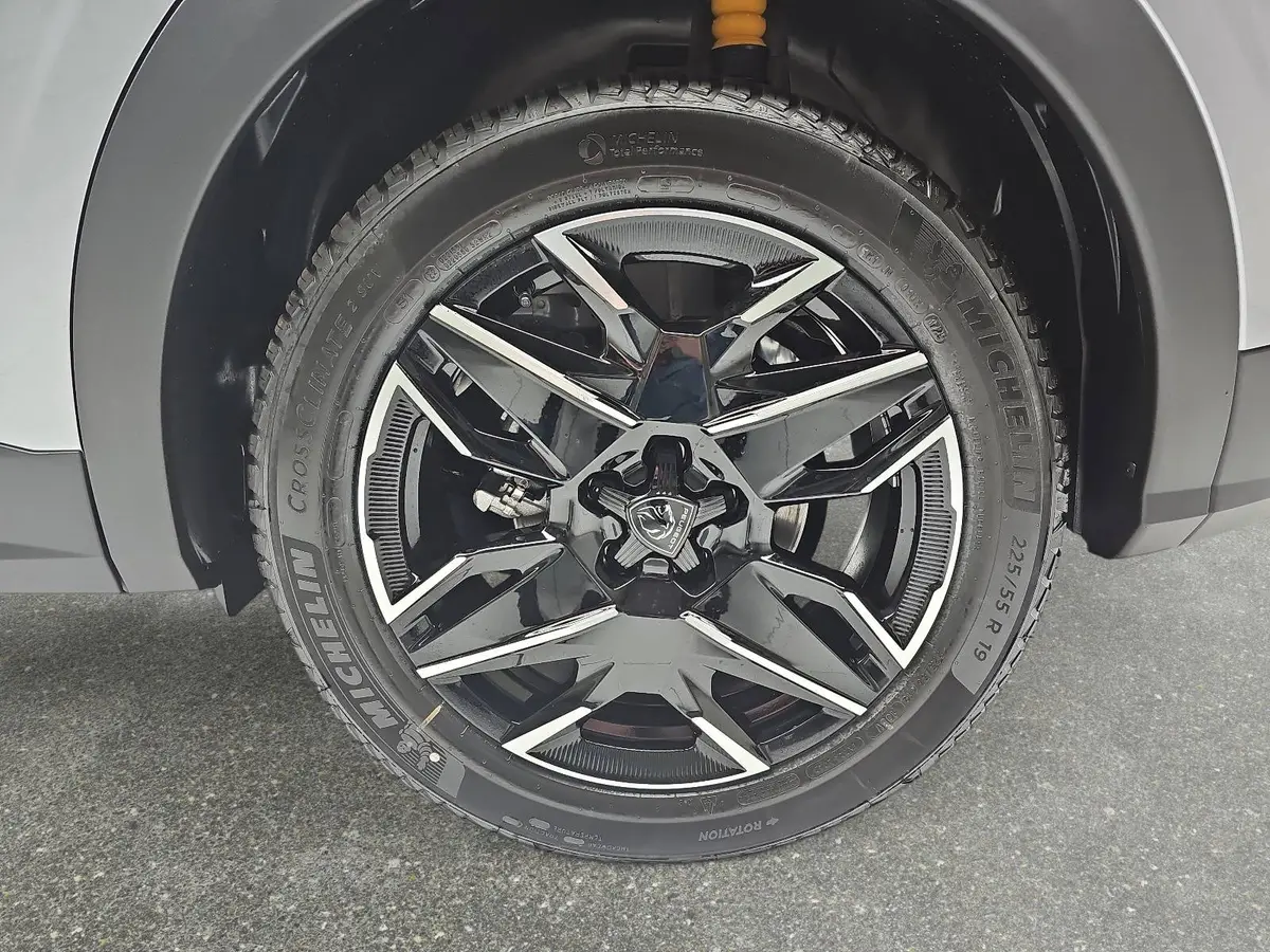 PEUGEOT 3008 1.2 HYBRID 145 E-DSC6 ALLURE LED DAB WINTER AHK LM