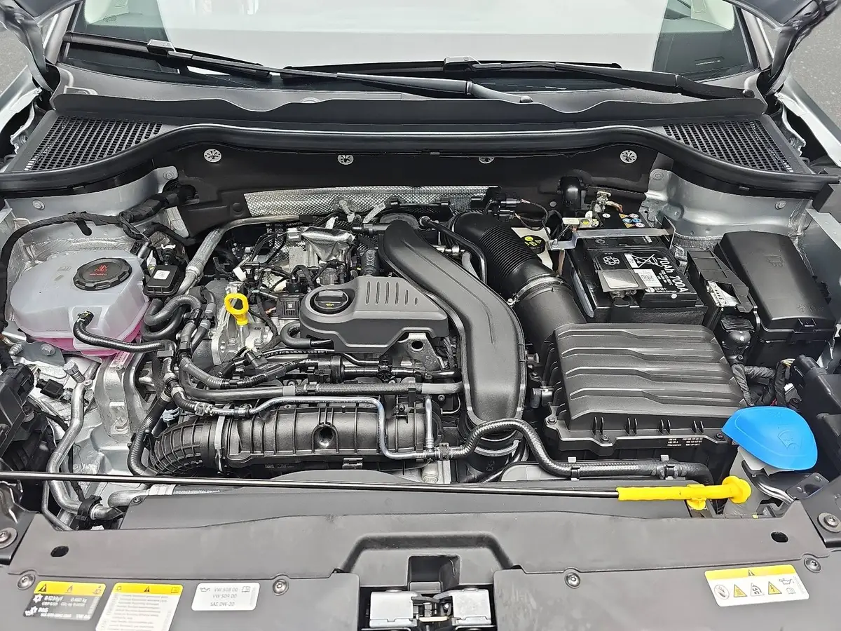 SKODA KAROQ 1.5 TSI DSG 130 JAHRE LED KLIMAAUTO WINTER SICHT K