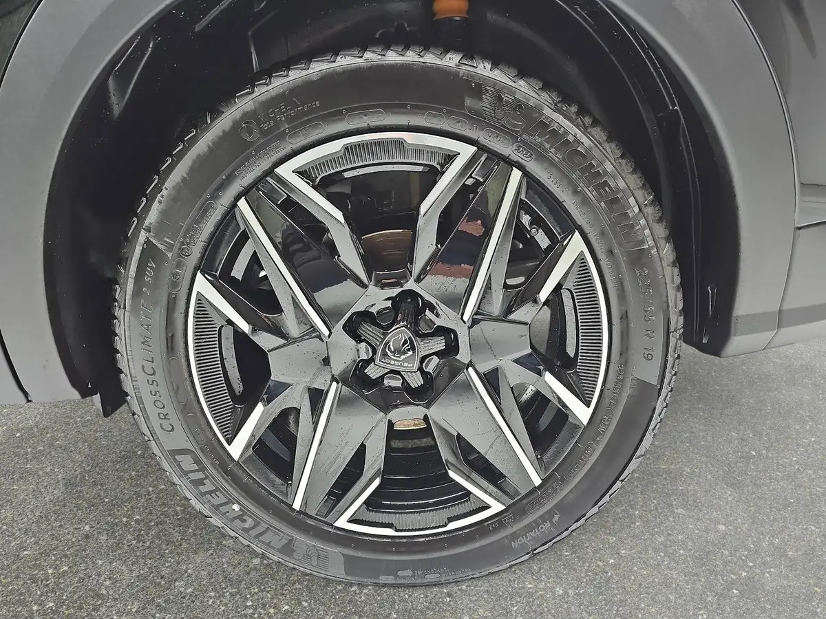 PEUGEOT 5008 1.2 HYBRID 145 E-DSC6 ALLURE KLIMA LED 7-S DAB 360