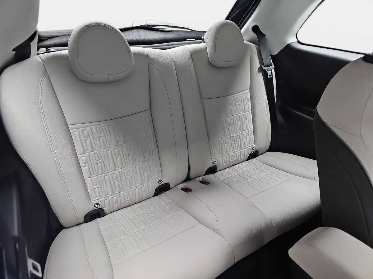 FIAT 500E ELEKTRO 42 KWH WINTERRÄDER BY BOCELLI NAVI KLIMA LED JBL APPLE/ANDROID LM17