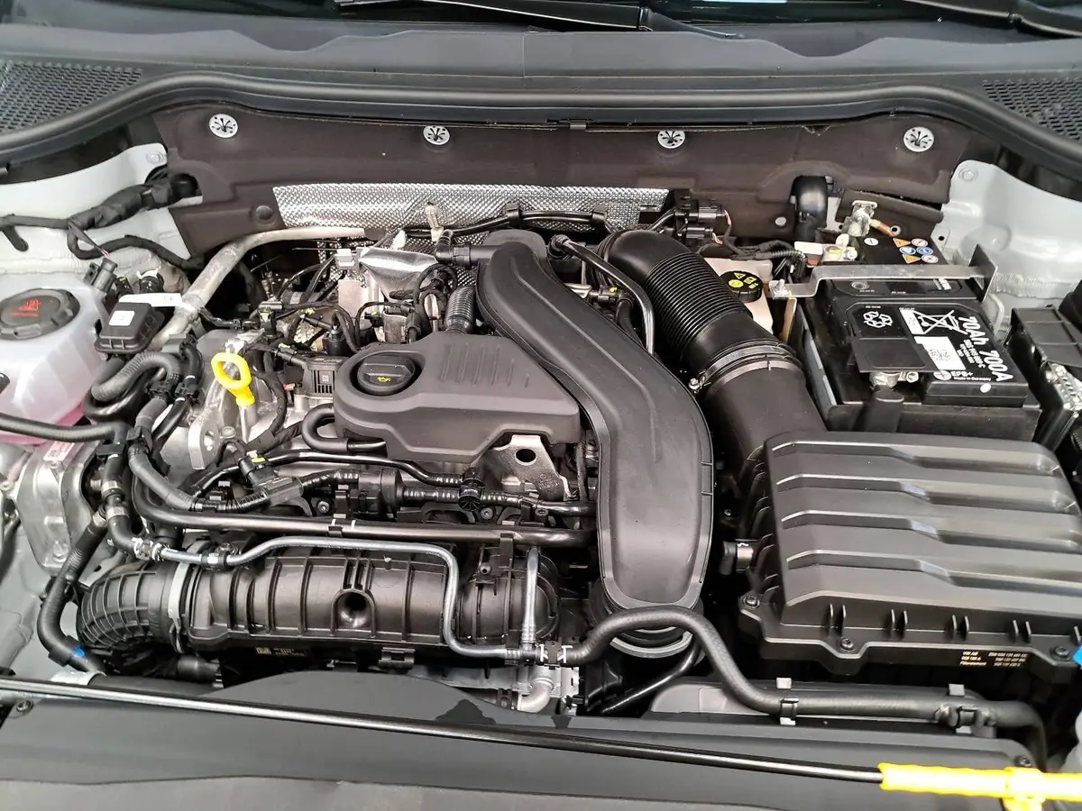 SKODA KAROQ 1.5 TSI DSG SPORTLINE NAVI LED-MATRIX PANO CANTON 