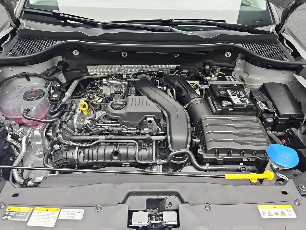 SKODA KAROQ 1.5 TSI DSG SELECTION LED ACC AHK