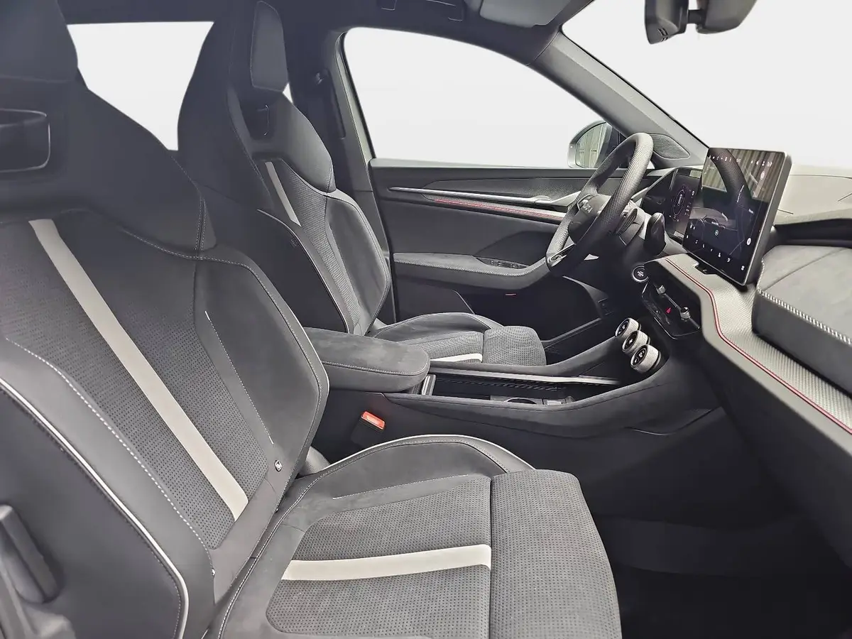 SKODA KODIAQ 1.5 TSI DSG IV PHEV SPORTLINE AHK PANO LM