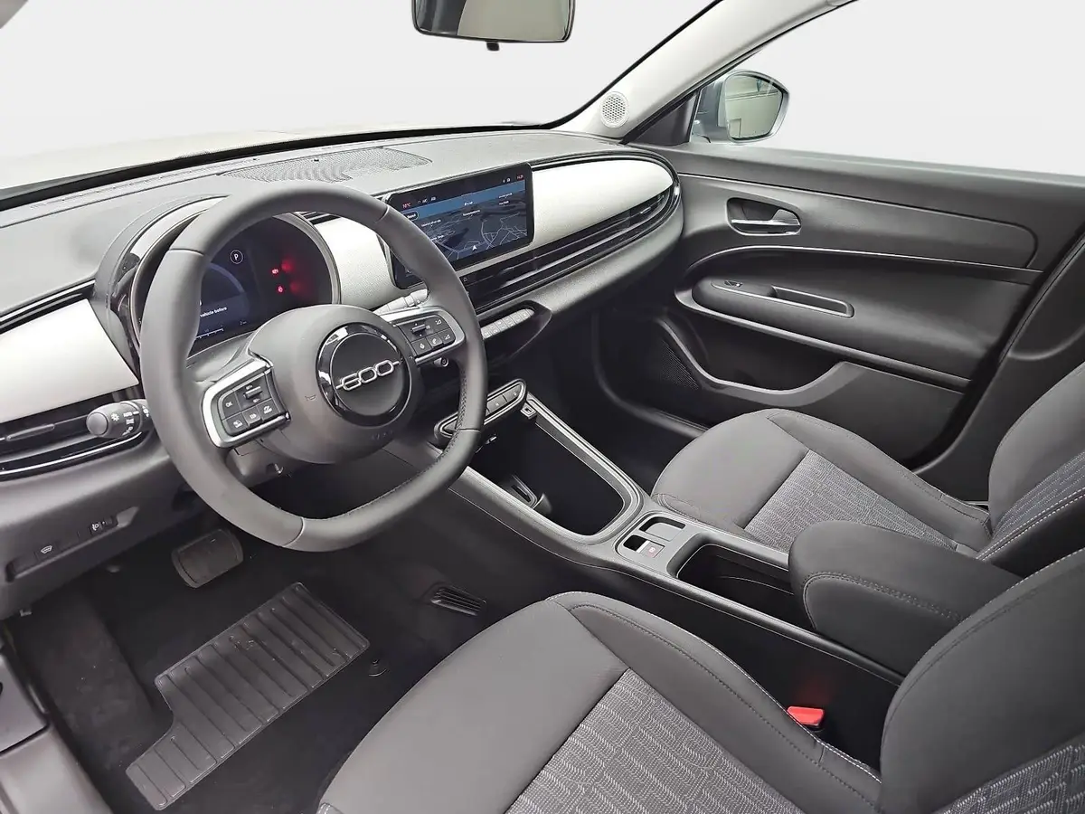 FIAT 600 1.2 T3 HYBRID DCT BUSINESS EDITION MJ26 ALLWETTERREIFEN