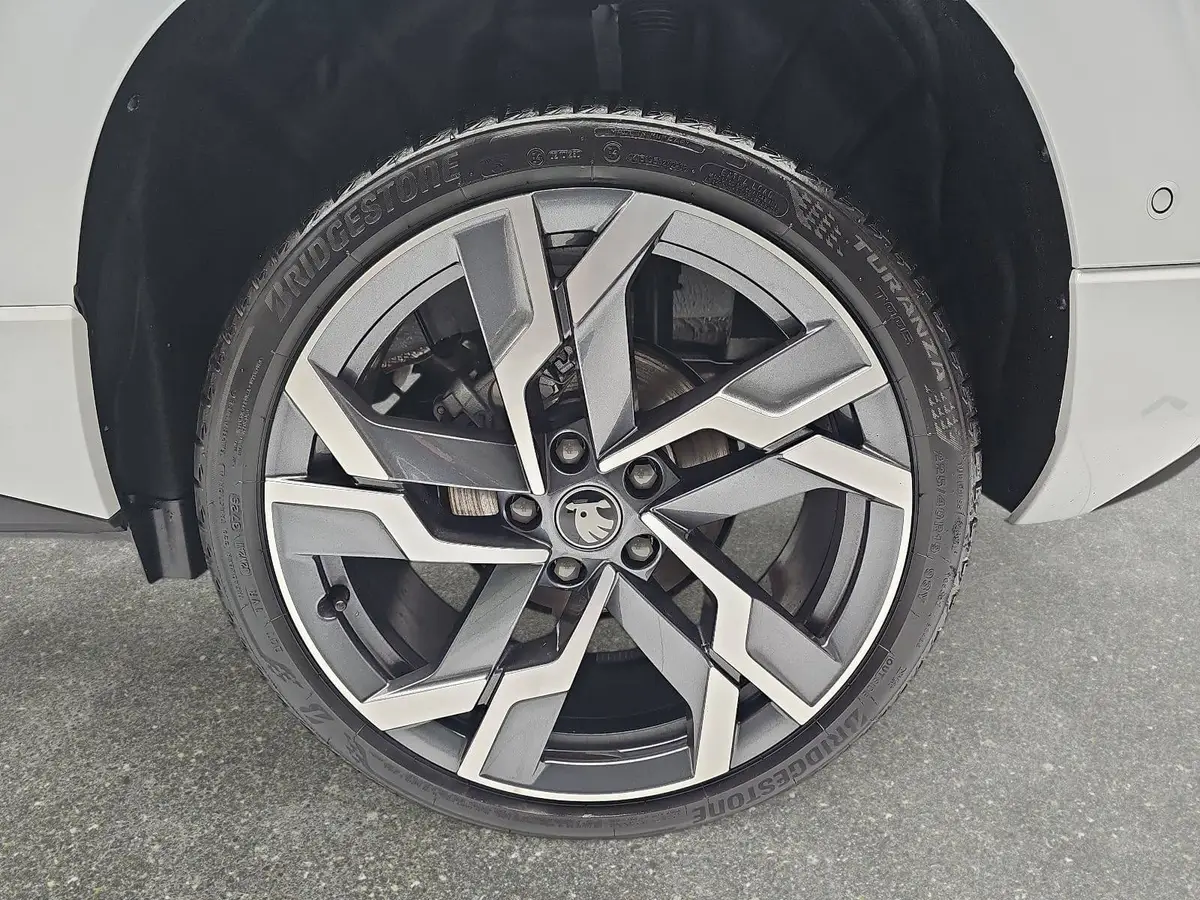 SKODA KAROQ 1.5 TSI DSG SPORTLINE NAVI LED-MATRIX PANO WINTER 