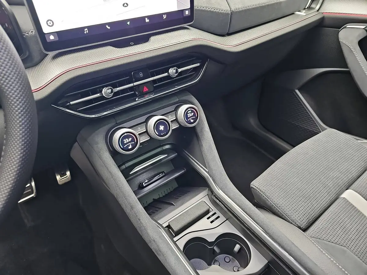 SKODA KODIAQ 1.5 TSI DSG IV PHEV SPORTLINE AHK PANO LM