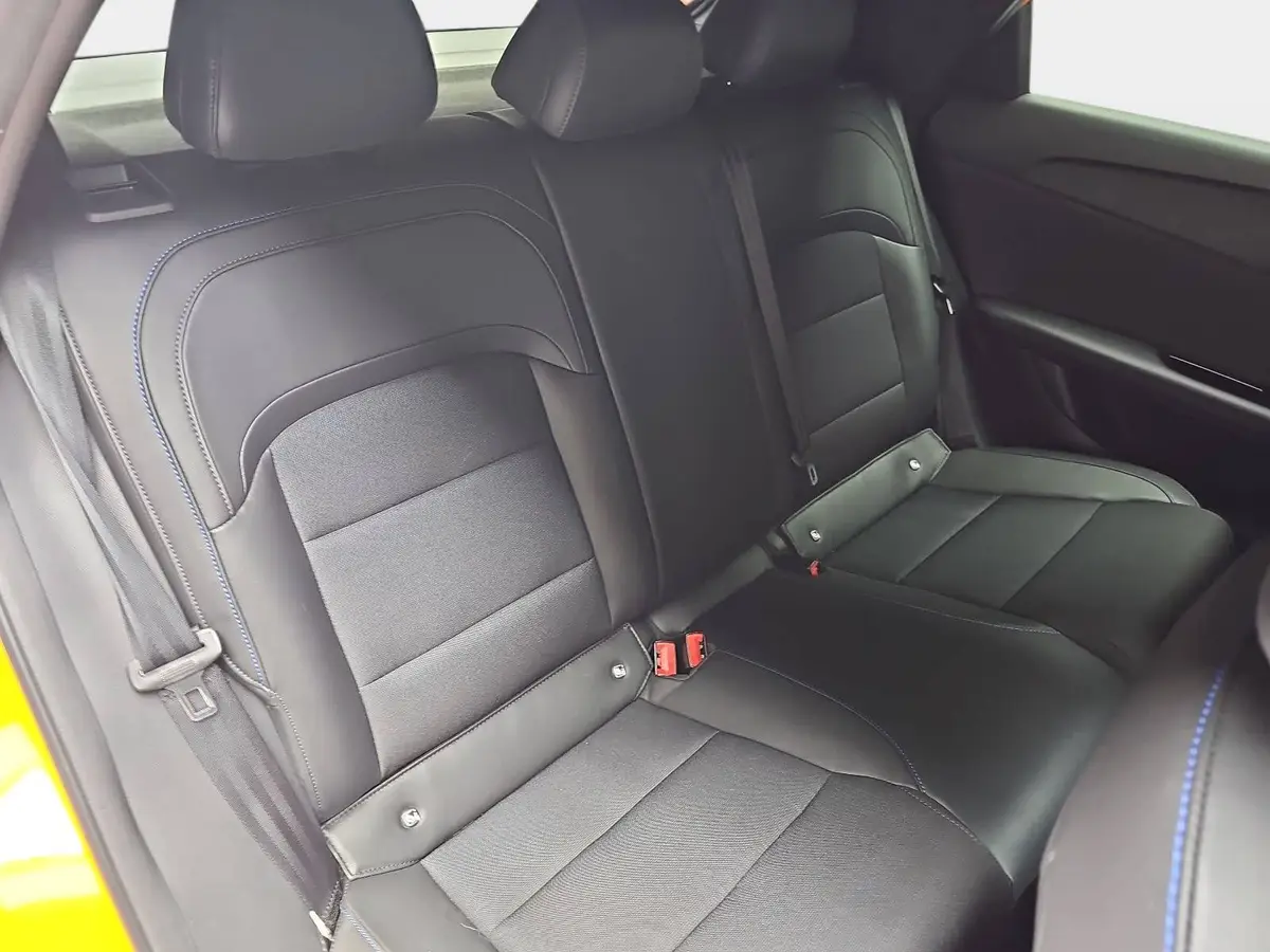 MG MG4 AUTO. 64KWH LUXURY LED KLIMAUTO WINTER