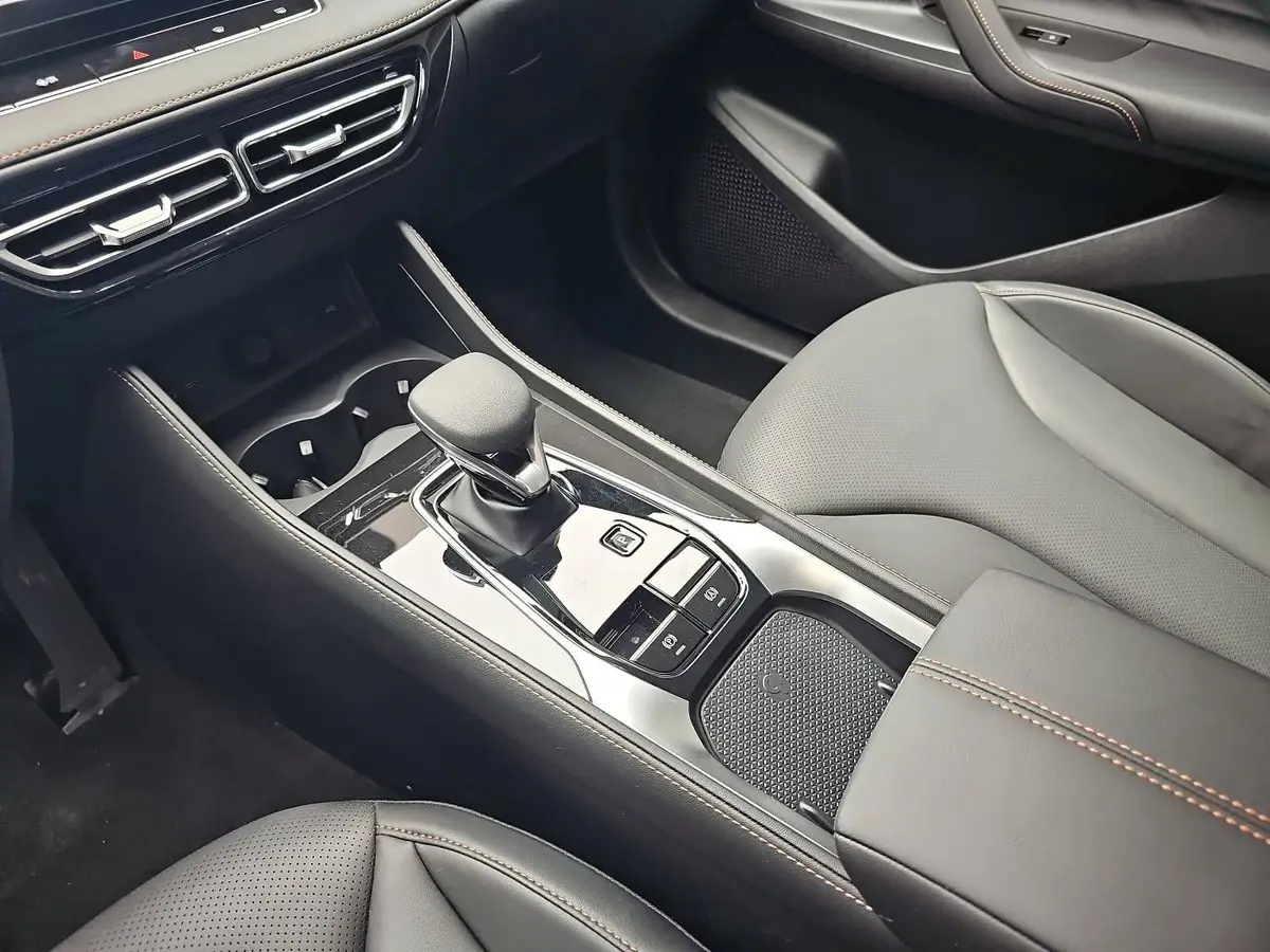 MG HS 1.5 PLUG-IN-HYBRID MY25.5 LUXURY LEDER 360-GRAD-KAMERA 19-ZOLL-LM