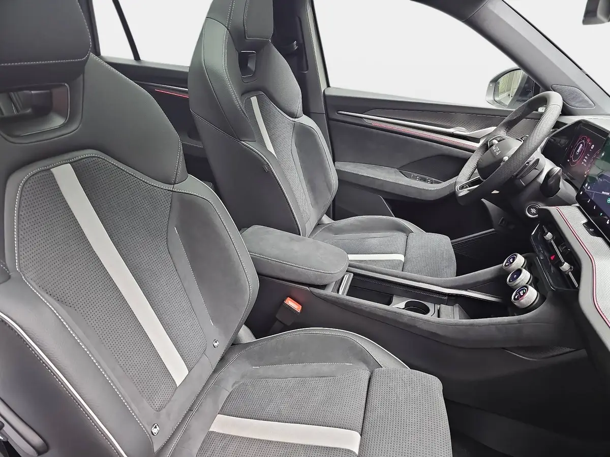 SKODA KODIAQ 1.5 TSI DSG SPORTLINE NAVI LED PANO 7-SITZE KAMERA