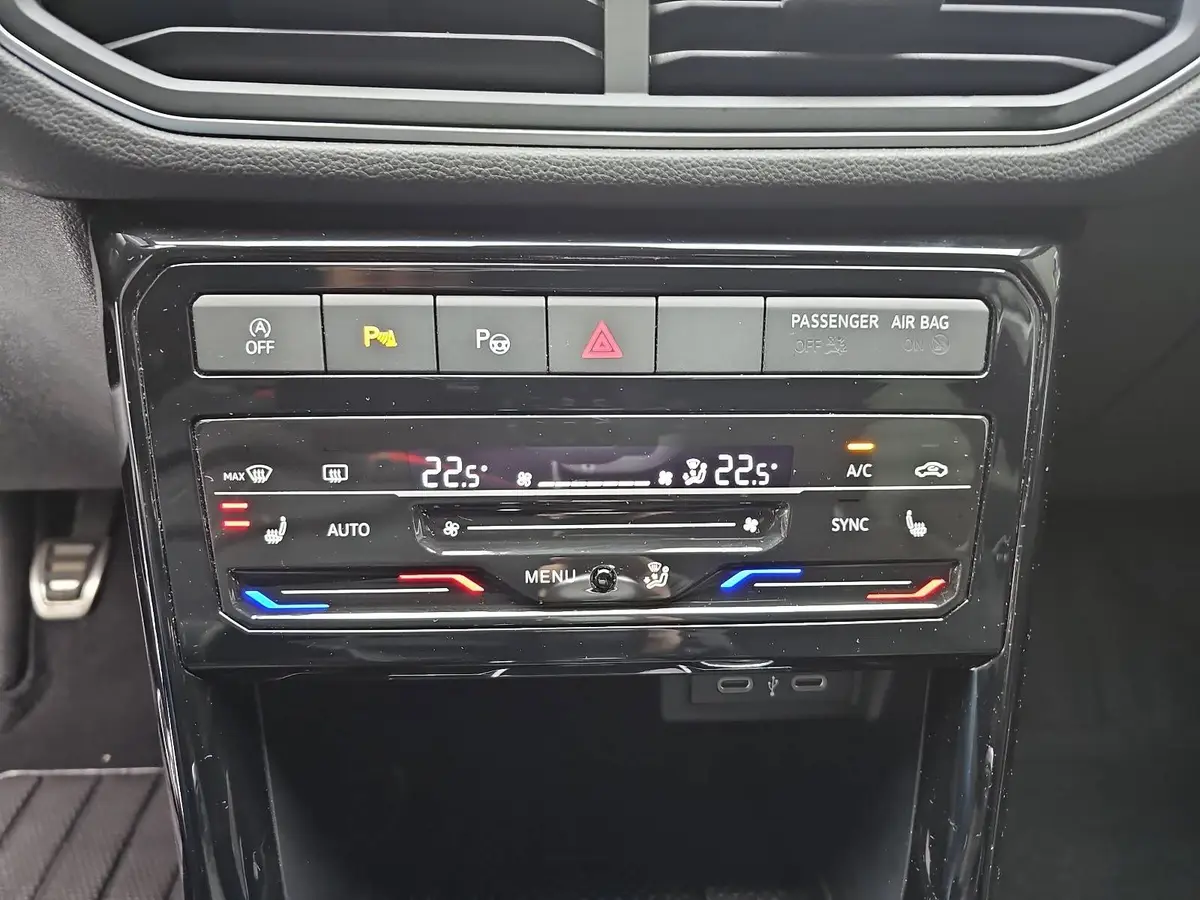 VW T-CROSS 1.0 TSI GOAL NAVI LED KLIMAAUTO ACC P-ASSIST WINTE