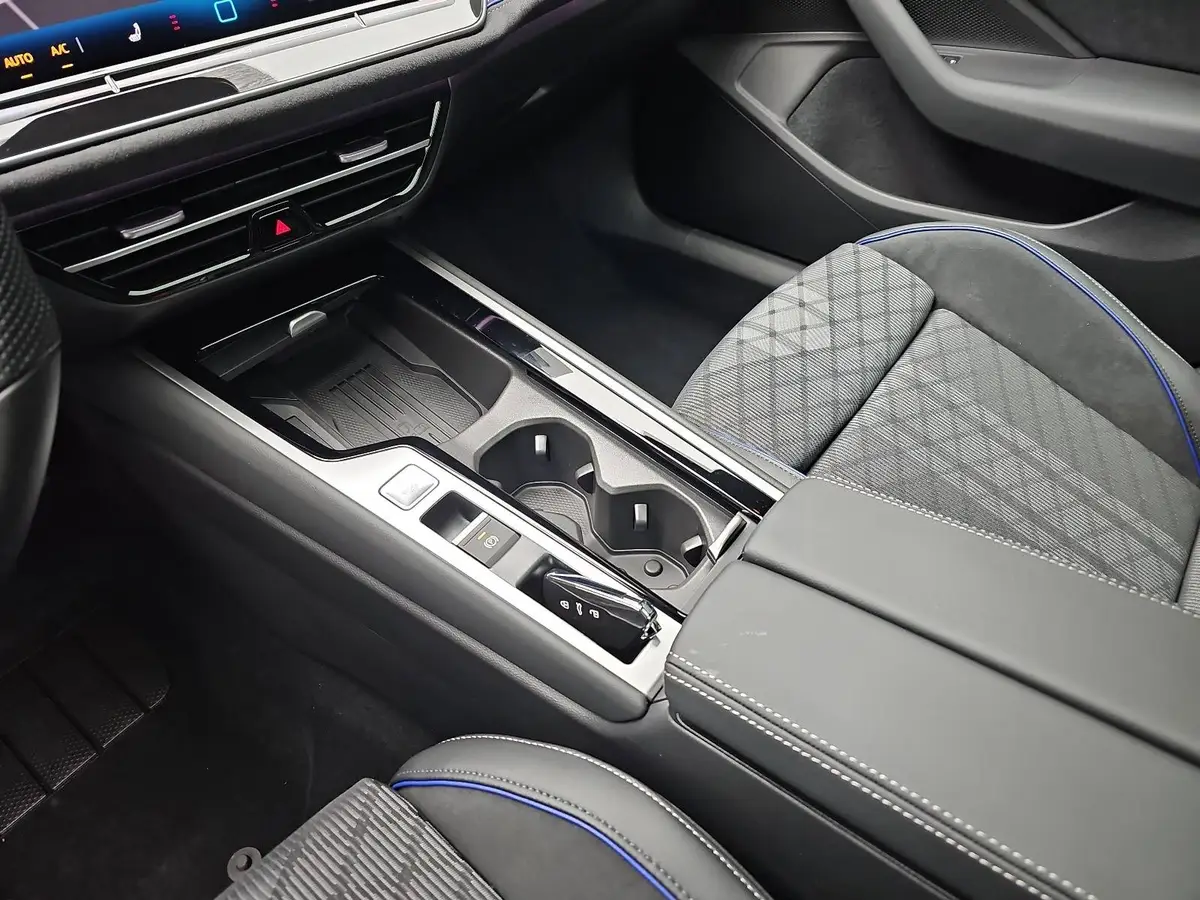 VW PASSAT VARIANT 2.0 TDI DSG R-LINE NAVI LED-MATRIX ACC PANO BLACK 