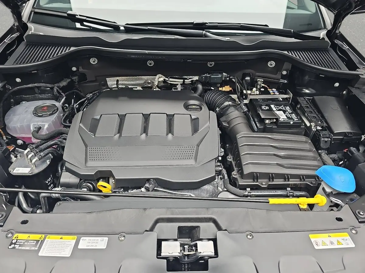 SKODA KAROQ 2.0 TDI DSG SPORTLINE 4X4 PANO AHK