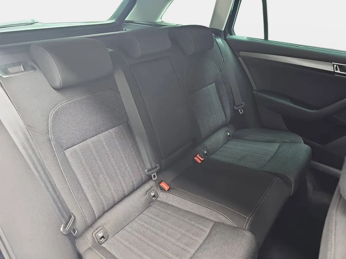 SKODA SUPERB COMBI 2.0 TDI DSG STYLE NAVI LED AHK