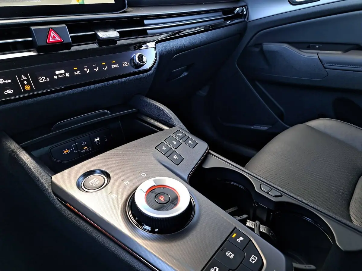 KIA SPORTAGE 1.6 T-GDI 150 2WD DCT SPIRIT MJ26 LEDER DRIVEWISE SOUND