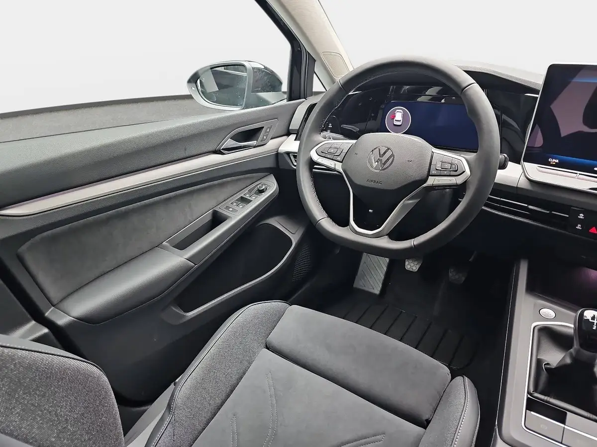 VW GOLF VIII 1.5 TSI LIFE LED ACC KAMERA AHK LM17