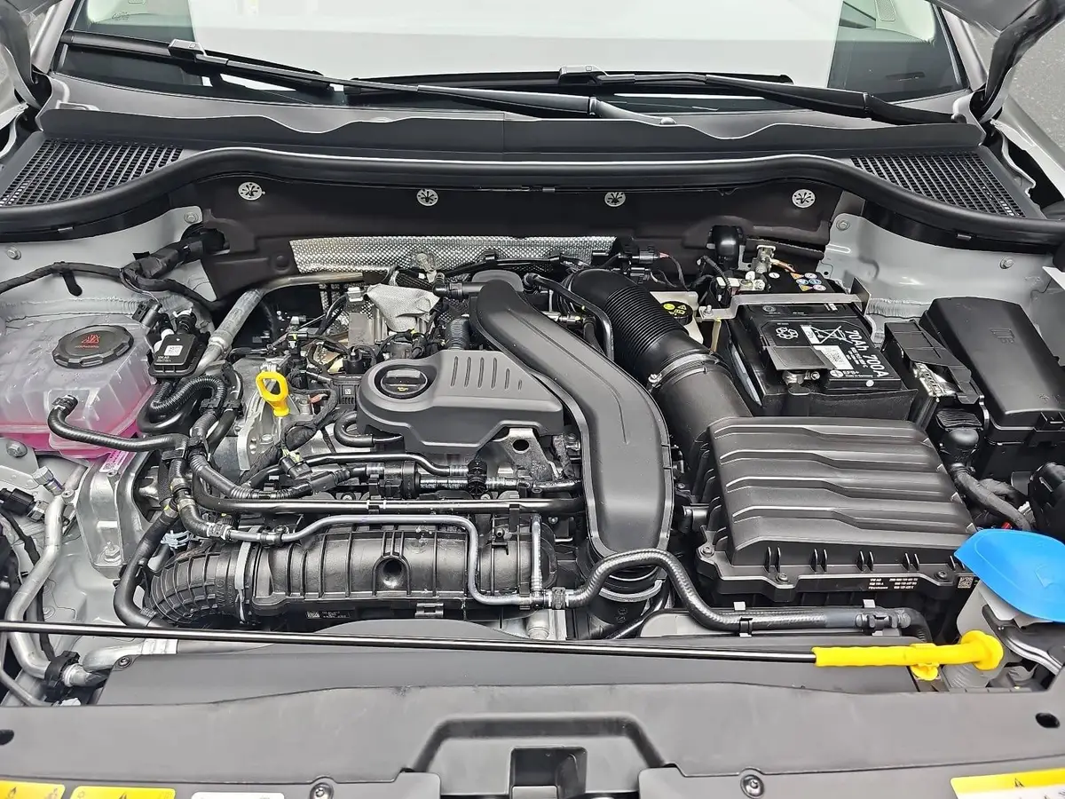 SKODA KAROQ 1.5 TSI DSG SELECTION LED ACC AHK